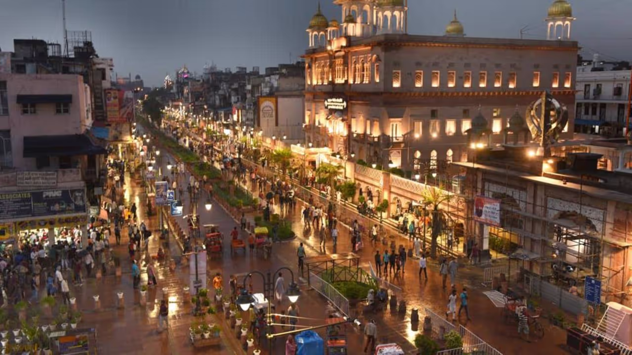Chandni Chowk market buzzing with life in Old Delhi