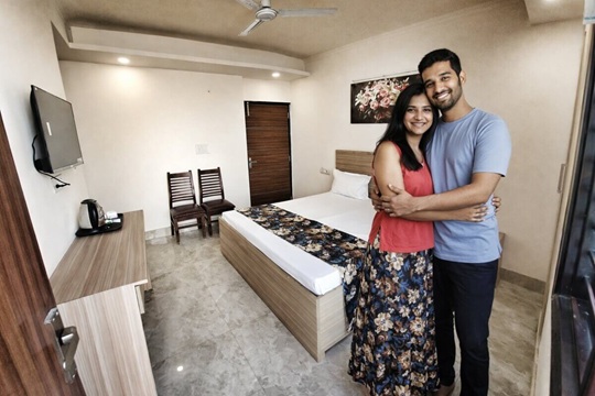 Premium furnished PG room near IGI Airport