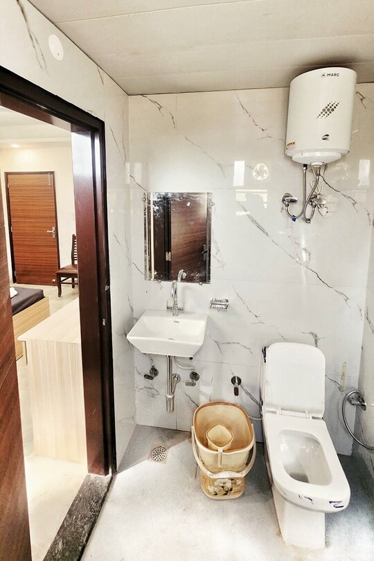 Private room in PG near Delhi Airport