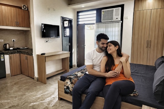 Modern room facilities in PG near Delhi Airport