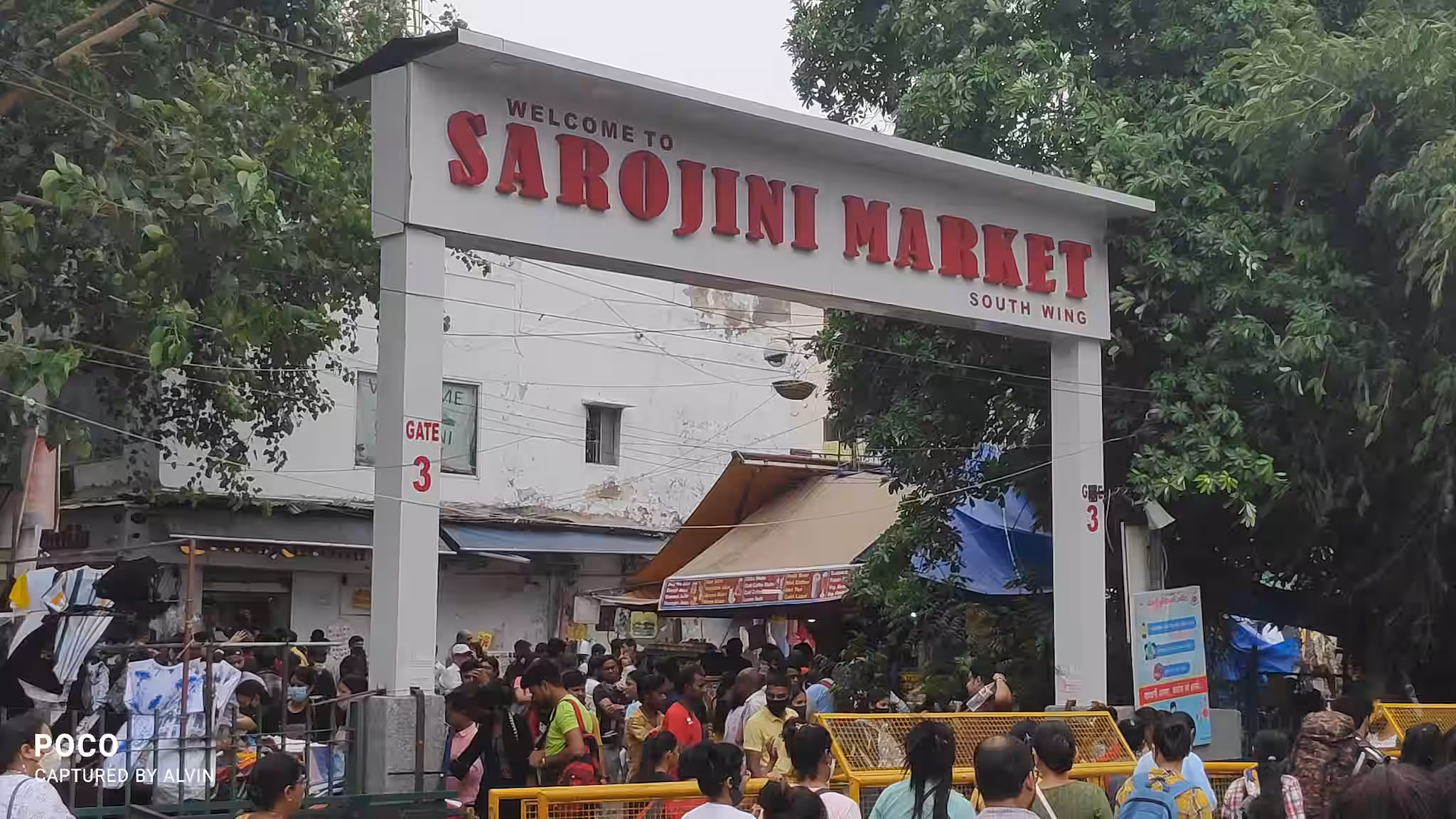 Shopping chaos at Sarojini Nagar Market Delhi